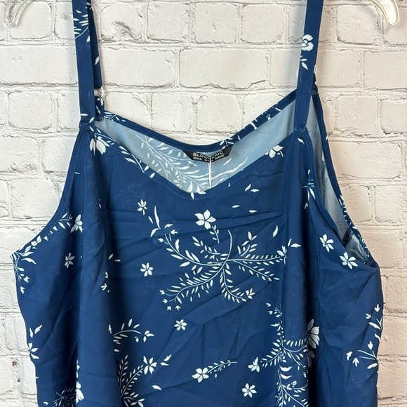 BloomChic Blue & White Floral Tiered Tank Top Plus Size 1X - Picture 4 of 6